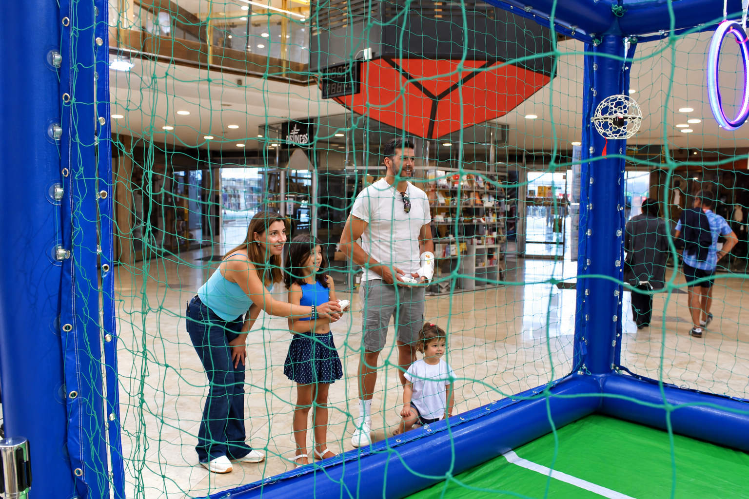 Jóvenes descubriendo Drone Soccer en Dendaraba · Octubre 2026